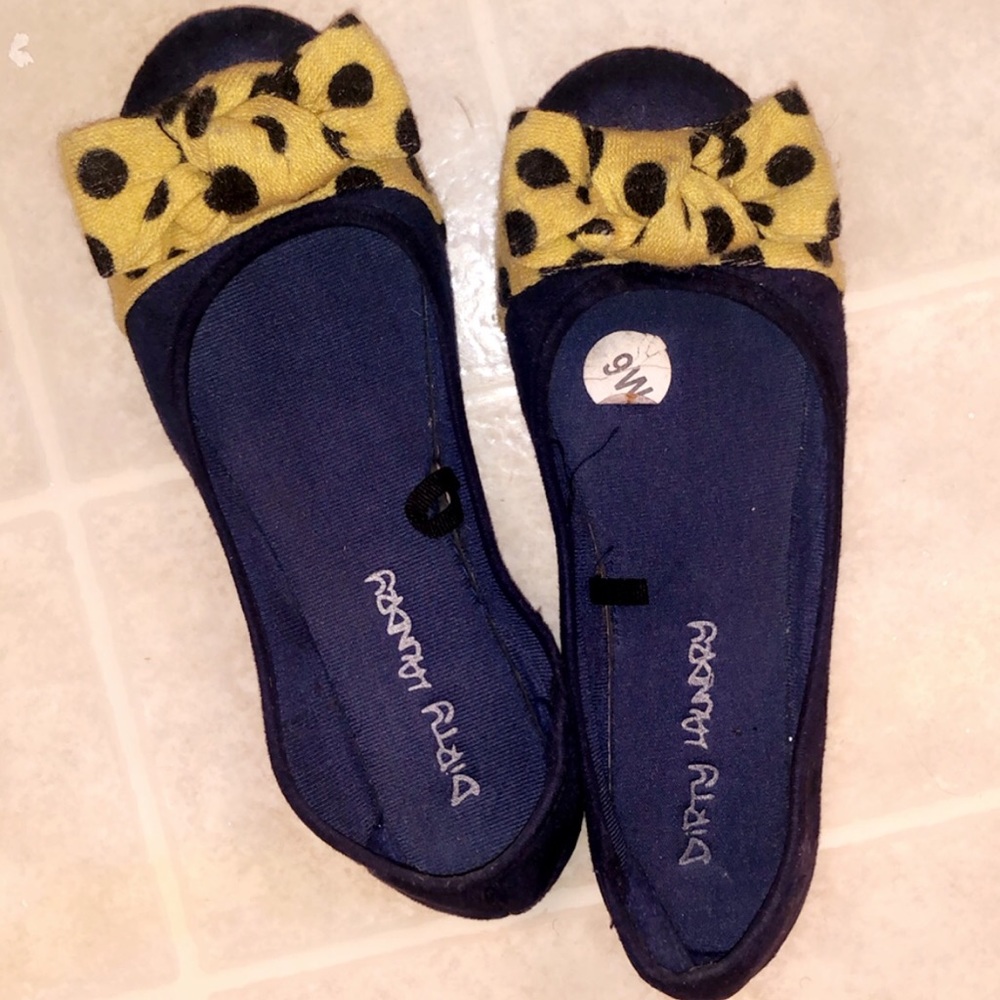 Flat shoe